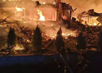 Наслідки ракетного удару по житловому будинку