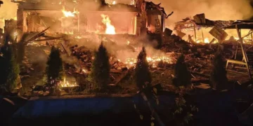 Наслідки ракетного удару по житловому будинку