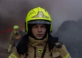 Наслідки ракетного удару в житловому кварталі міста