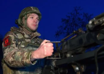 Нічне небо над Києвом під час тривоги
