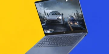 Ноутбук HP OmniBook 3 із відкритою кришкою