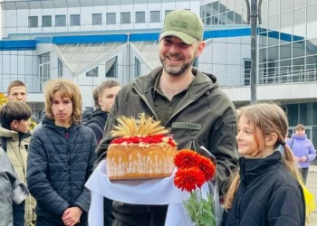 Портрет військового морської піхоти в формі