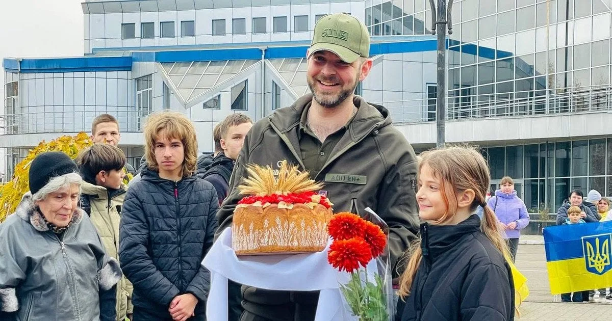 Портрет військового морської піхоти в формі