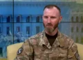 Портрет військового розвідника на тлі карти бойових дій