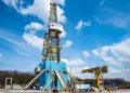 Пошкоджене обладнання на видобувному об'єкті нафти