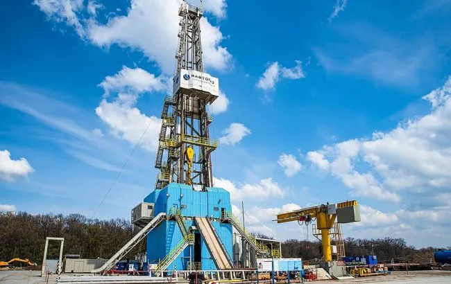 Пошкоджене обладнання на видобувному об'єкті нафти