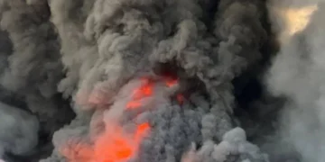 Пошкоджені будинки після детонації боєприпасів у селі