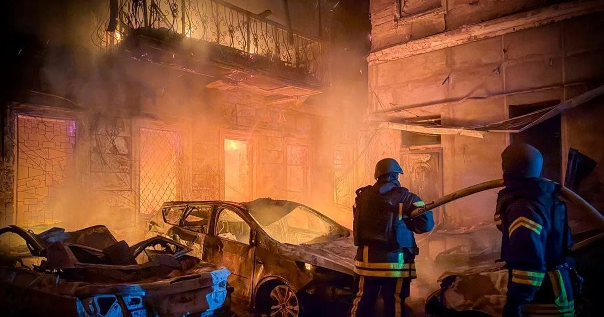 Пошкоджений автобус після обстрілу в Одеській області