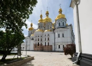 Пошкоджений купол Успенського собору після удару