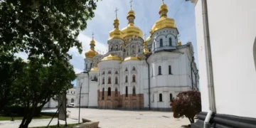 Пошкоджений купол Успенського собору після удару
