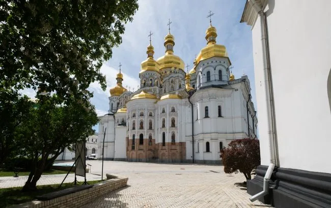 Пошкоджений купол Успенського собору після удару