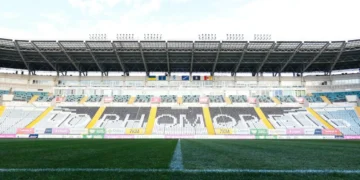 Пошкоджений стадіон Чорноморець в Одесі після обстрілу