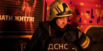 Пошкоджений житловий будинок після авіаудару в Сумах