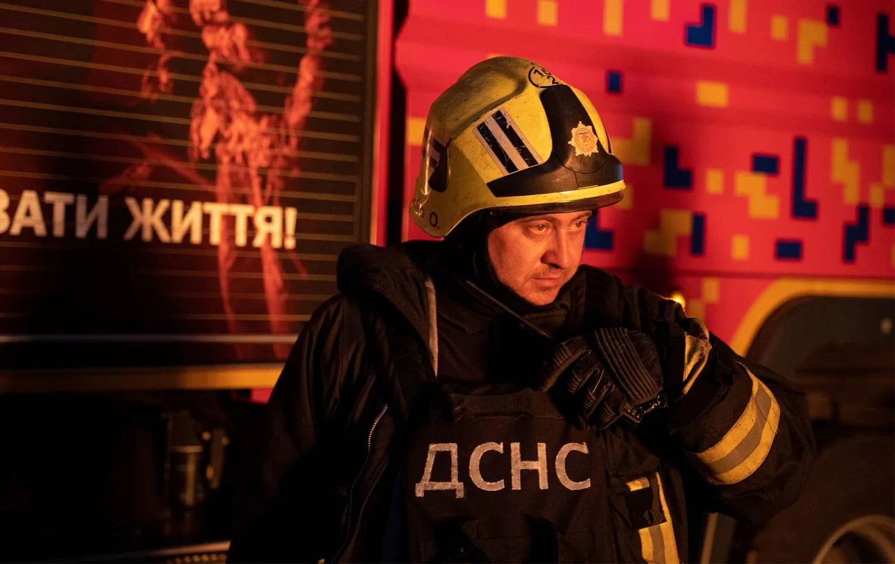 Пошкоджений житловий будинок після авіаудару в Сумах