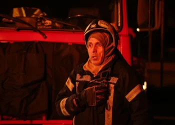 Пожежа на складі після нічного обстрілу Києва