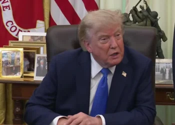 Президент США виступає перед журналістами у Білому домі