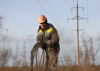 Промислове підприємство відновлює роботу після обстрілу