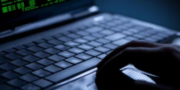 Пульт управління енергооб'єктом у затемненому приміщенні