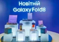 Складаний смартфон Samsung у розкладеному стані