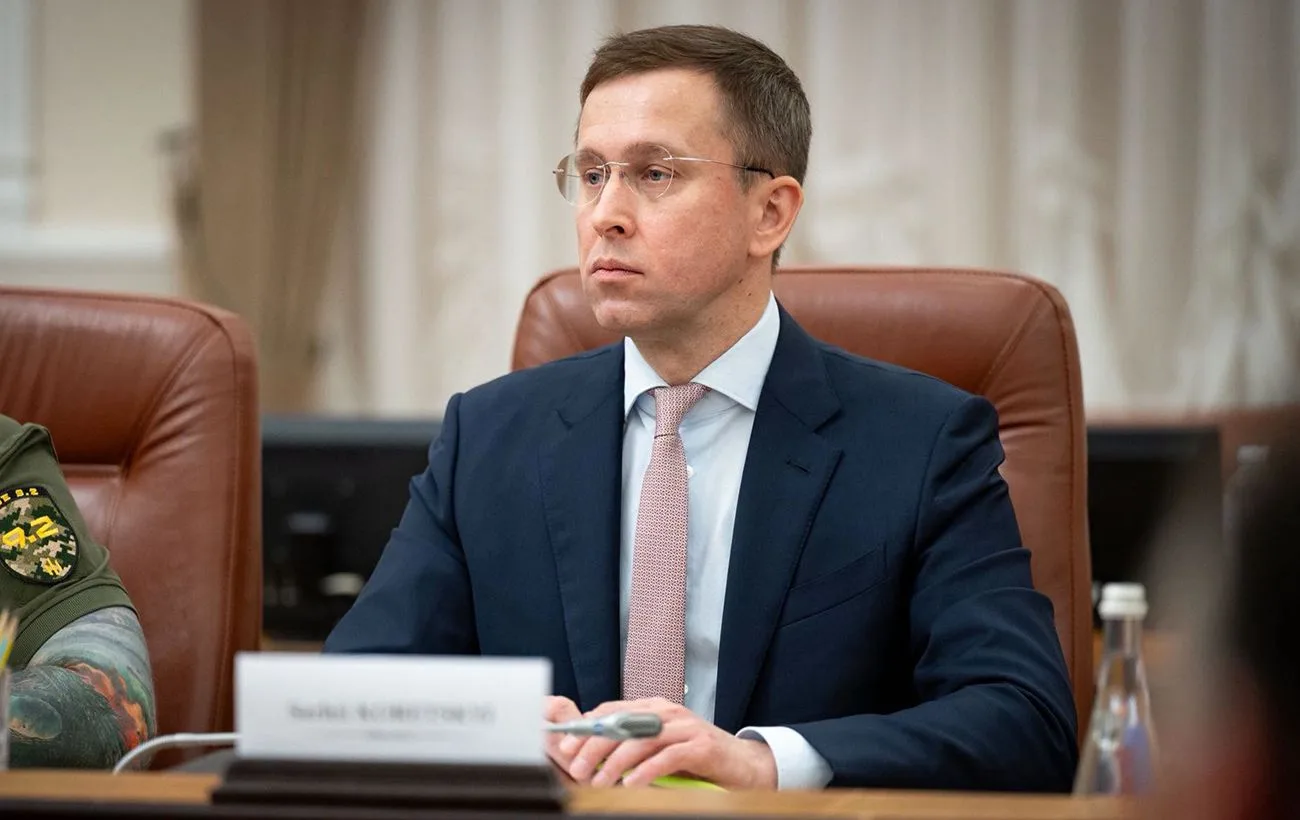 Складське приміщення з коробками медикаментів