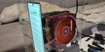 Смартфон із зовнішнім охолодженням та кулерами