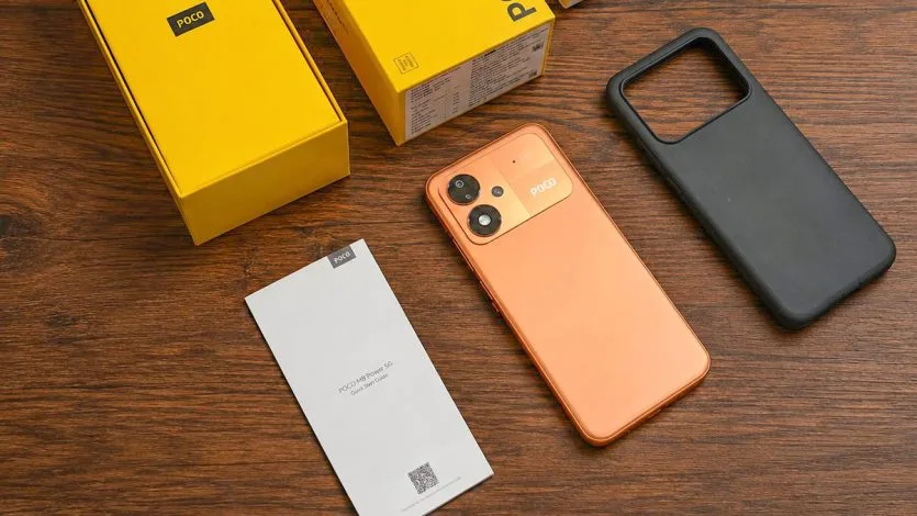 Смартфон Poco M8 Power на презентаційному фоні