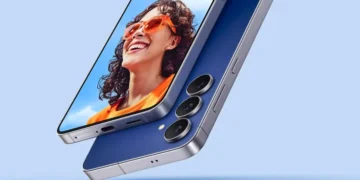Смартфон Samsung Galaxy S26 FE на темному тлі