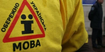Суперечка на вулиці міста через мову спілкування