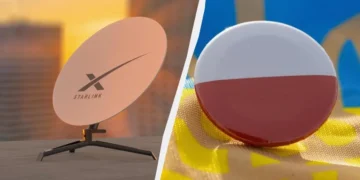Супутниковий термінал зв'язку на тлі неба