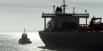Танкер біля нафтового терміналу в Чорному морі