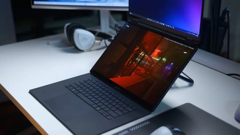 Топова конфігурація ігрового ноутбука ASUS на столі