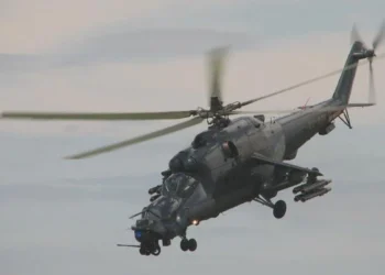 Ударний вертоліт Мі-24 на аеродромі
