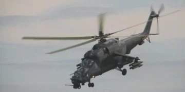 Ударний вертоліт Мі-24 на аеродромі