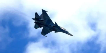 Уламки збитого винищувача на аеродромі