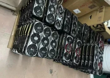 Відеокарта Nvidia на робочому столі техніка