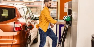 Заправка автомобіля на українській АЗС