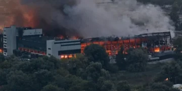 Зруйнований логістичний склад після ракетного удару