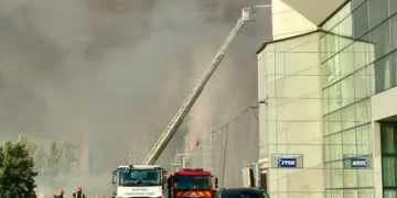 Зруйнований торговий центр у прифронтовому місті
