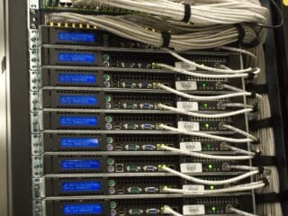VPS чи виділений сервер: як зрозуміти, що вже переросло свій тариф
