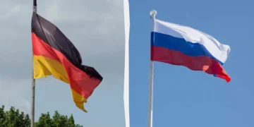 Аеропорт Лейпцига з вантажними літаками на полі