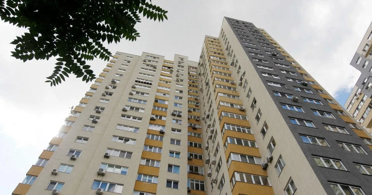 Багатоповерховий житловий будинок у місті