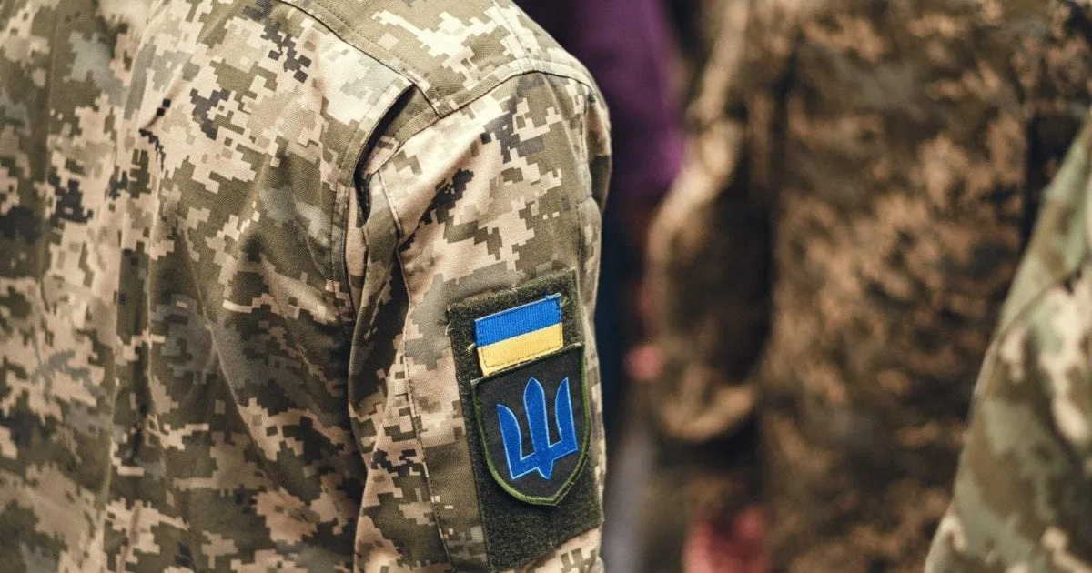 Бус групи оповіщення на вулиці міста