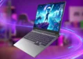 Ігровий ноутбук Lenovo з тонким корпусом на столі