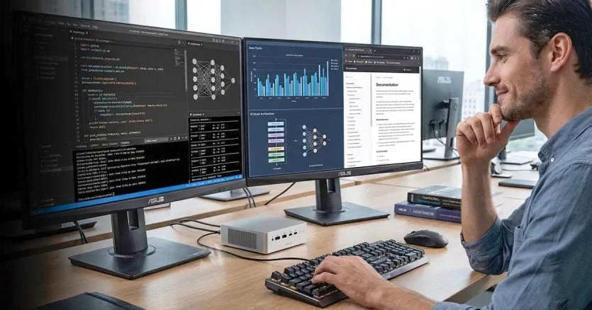 Компактний корпус міні-комп'ютера ASUS на столі
