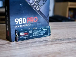 Як плата Asus Hyper M.2 перетворює один слот PCIe на чотири накопичувачі — і чому це стало сенсацією через Samsung SSD за копійки