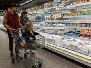 Чому в Сільпо, АТБ та Novus по-різному змінилися ціни на яйця й молоко 16 вересня