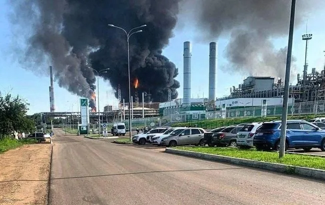 Українські дрони вивели з ладу два російські НПЗ і поглибили паливну кризу РФ