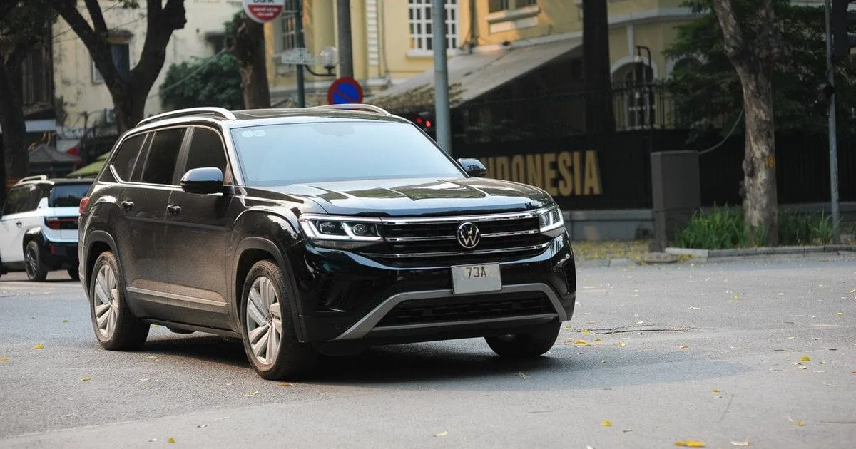 Ряди вживаних автомобілів на європейському складі