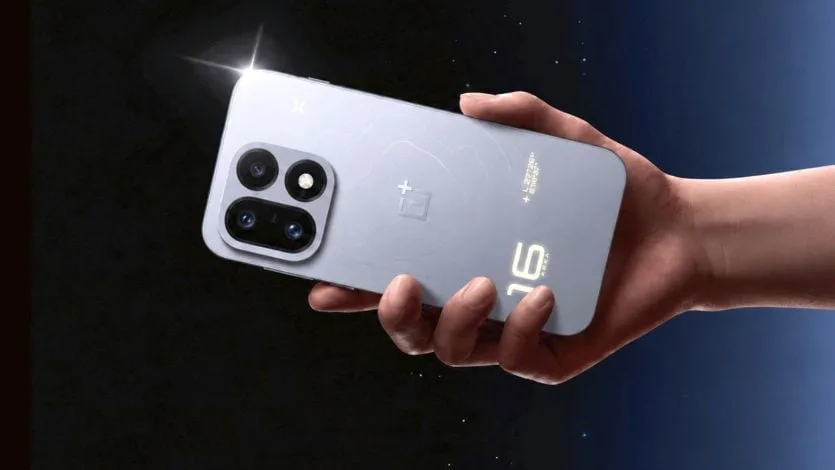 Задня панель смартфона OnePlus 16 з блоком камер