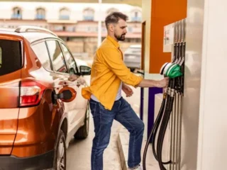 Чому ціни на дизель на АЗС стрибнули до 100 гривень і одразу відкотилися назад